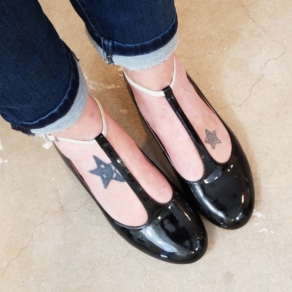 Clarks Shoes - Clarks Artisian Patent Leather Ballet Flat Shoes